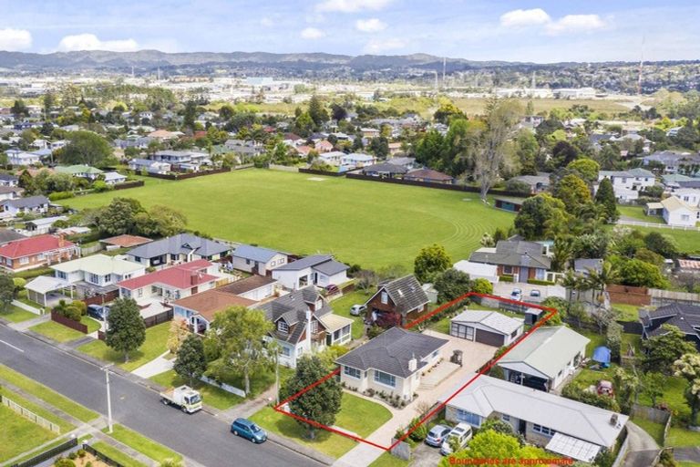 Photo of property in 20 Peachgrove Road, Te Atatu Peninsula, Auckland, 0610