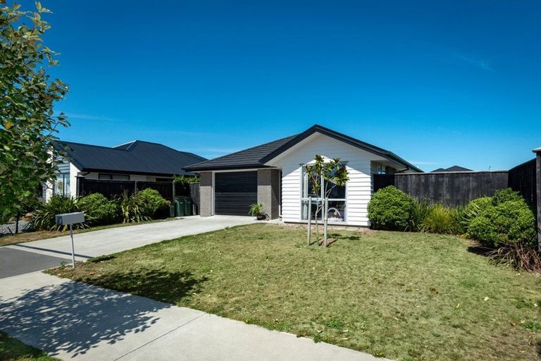 Photo of property in 18 Northmoor Boulevard, Rolleston, 7615