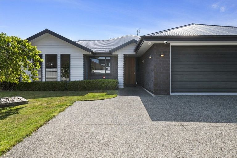 Photo of property in 25 Trump Place, Kelvin Grove, Palmerston North, 4414