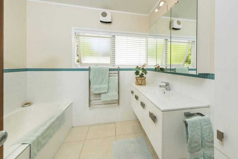 Photo of property in 19 Maxwelton Drive, Mairangi Bay, Auckland, 0630