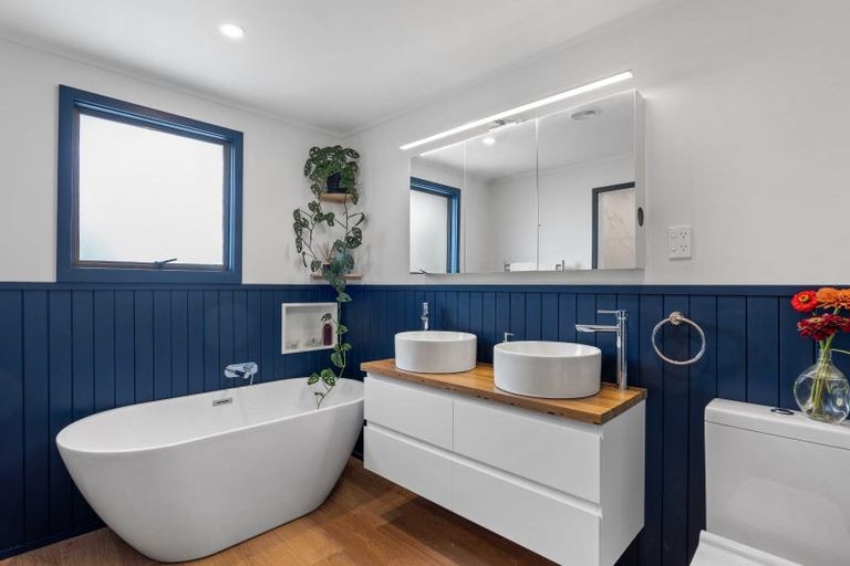 Photo of property in 8 Clearview Road, Lepperton, New Plymouth, 4373