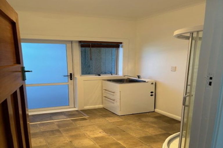 Photo of property in 18 Queens Road, Glen Avon, New Plymouth, 4312