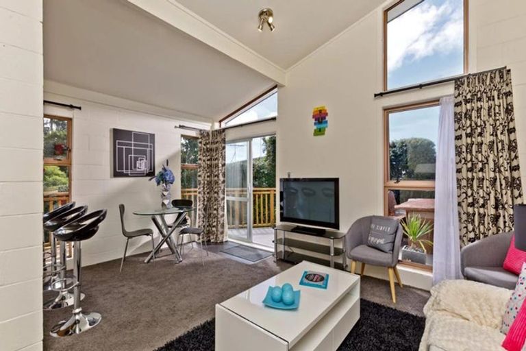 Photo of property in 1/72 Mountbatten Avenue, Hillcrest, Auckland, 0627
