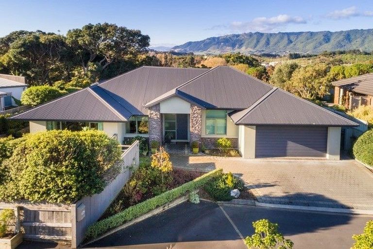 Photo of property in 17 Fairway Oaks Drive, Waikanae Beach, Waikanae, 5036