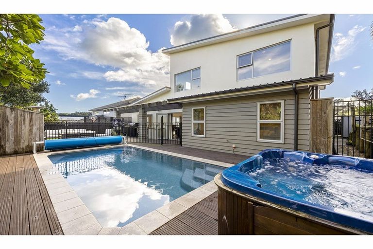 Photo of property in 14 Witton Place, Schnapper Rock, Auckland, 0632