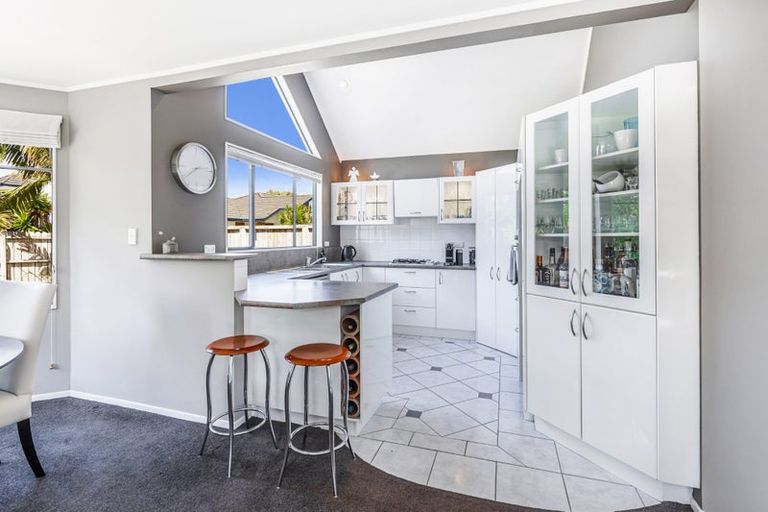 Photo of property in 15 Cellarmans Street, Te Atatu Peninsula, Auckland, 0610