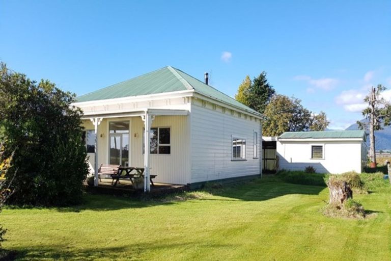Photo of property in 436 Wanganui Flat Road, Harihari, 7884