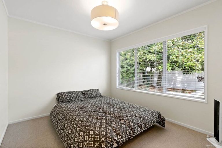 Photo of property in 27 Mcmillan Place, Mellons Bay, Auckland, 2014