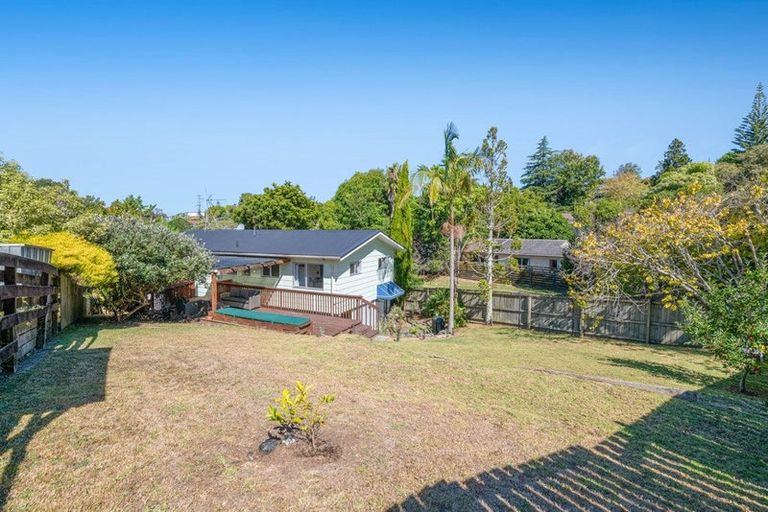 Photo of property in 8 Teviot Place, Totara Vale, Auckland, 0629