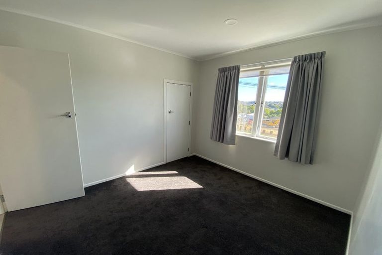 Photo of property in 1/1 Tonkin Drive, Sunnynook, Auckland, 0620