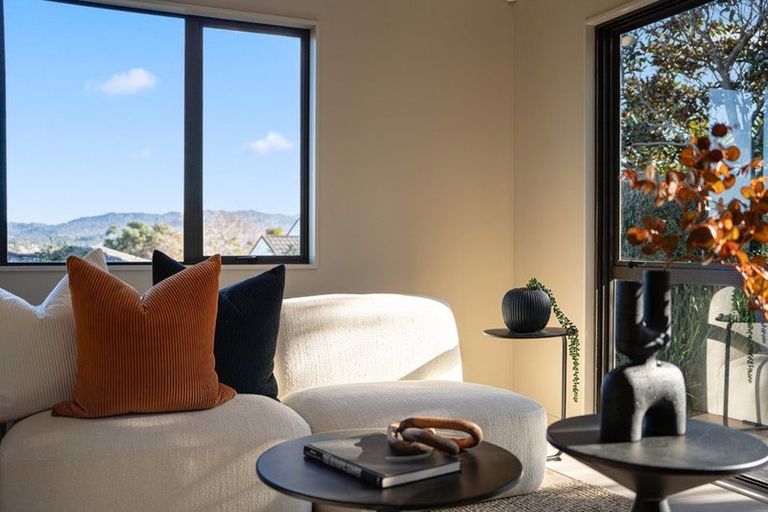 Photo of property in 18 Mckinley Road, Sunnyvale, Auckland, 0612