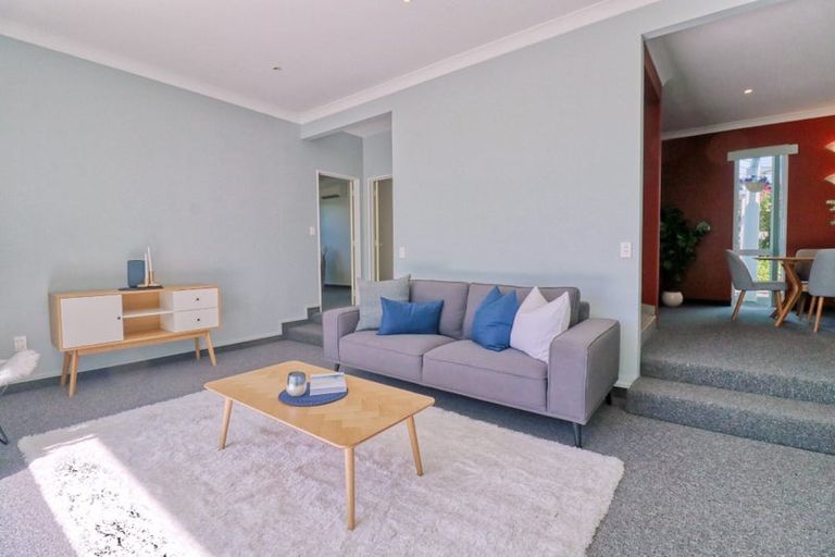 Photo of property in 39 Lanyon Place, Whitby, Porirua, 5024