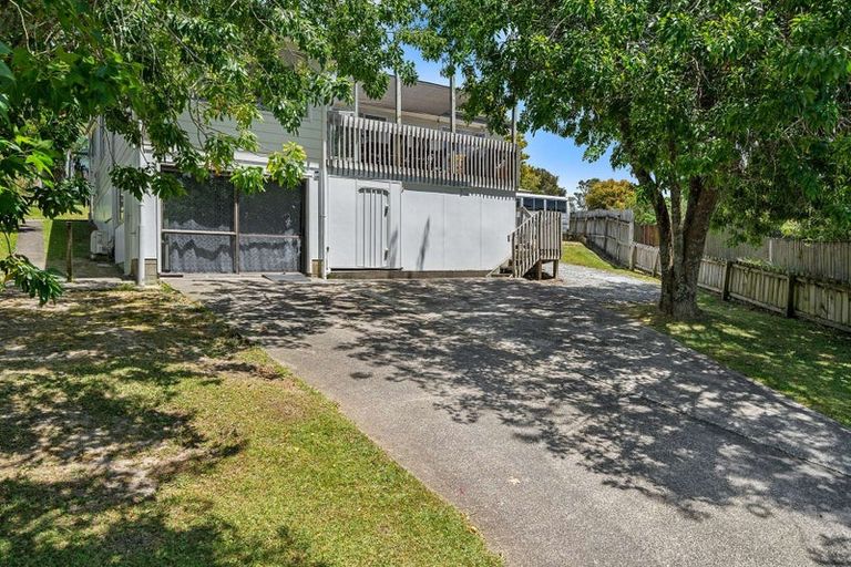 Photo of property in 10 Glucina Place, Glen Eden, Auckland, 0602
