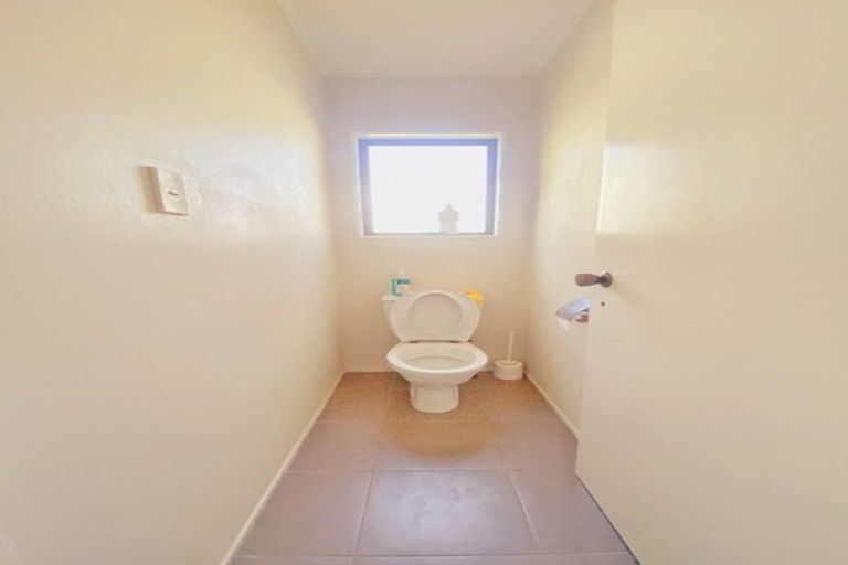 Photo of property in 2/717 East Coast Road, Browns Bay, Auckland, 0630