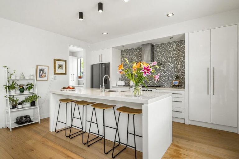 Photo of property in 15 Waitemata Road, Hauraki, Auckland, 0622