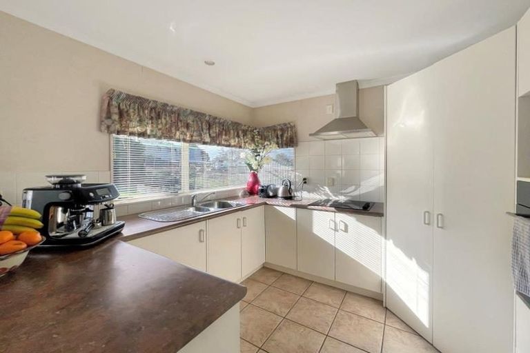 Photo of property in 8 Hollinger Place, Nawton, Hamilton, 3200