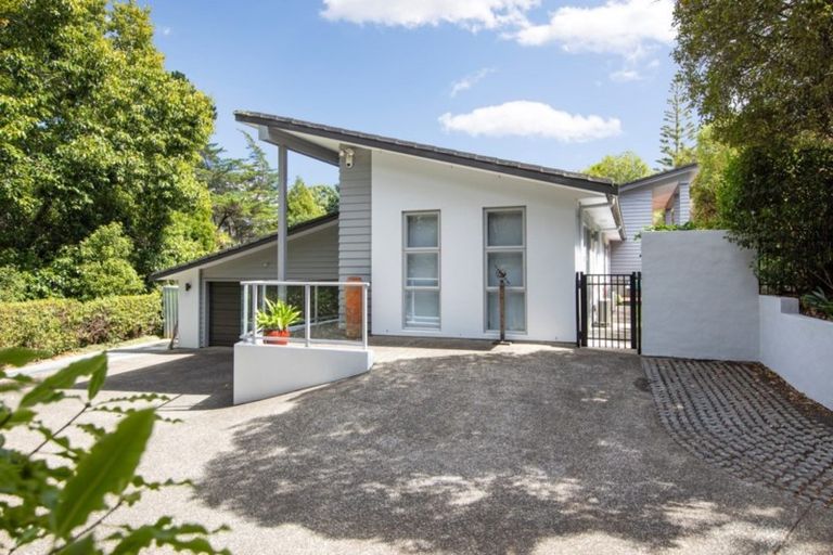 Photo of property in 15 Oakford Park Crescent, Greenhithe, Auckland, 0632