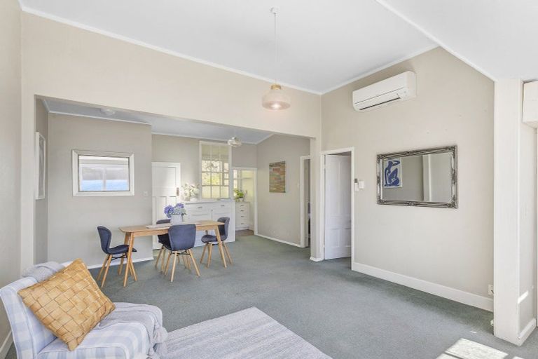Photo of property in 135 Marine Parade, Seatoun, Wellington, 6022