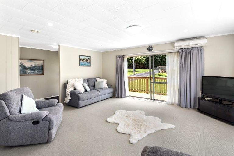 Photo of property in 16 Lake Ora Road, Te Kamo, Whangarei, 0112