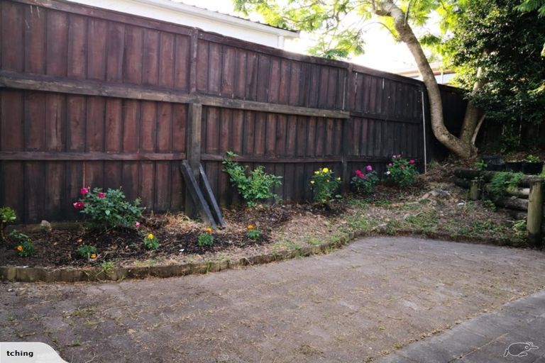 Photo of property in 2/527 Beach Road, Murrays Bay, Auckland, 0630