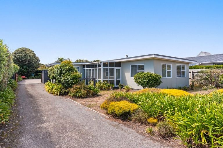 Photo of property in 5 Eruini Street, Waikanae Beach, Waikanae, 5036