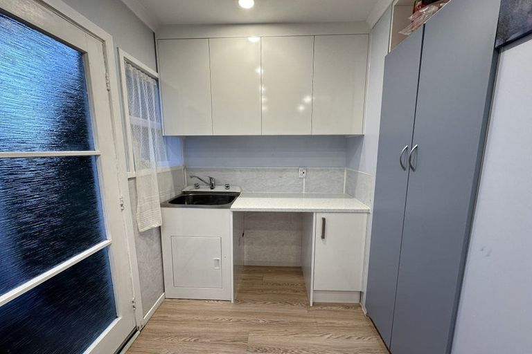 Photo of property in 141 Gossamer Drive, Pakuranga Heights, Auckland, 2010