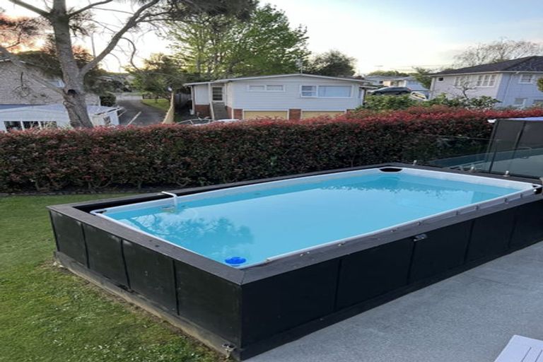 Photo of property in 1/50 La Trobe Street, Pakuranga Heights, Auckland, 2010