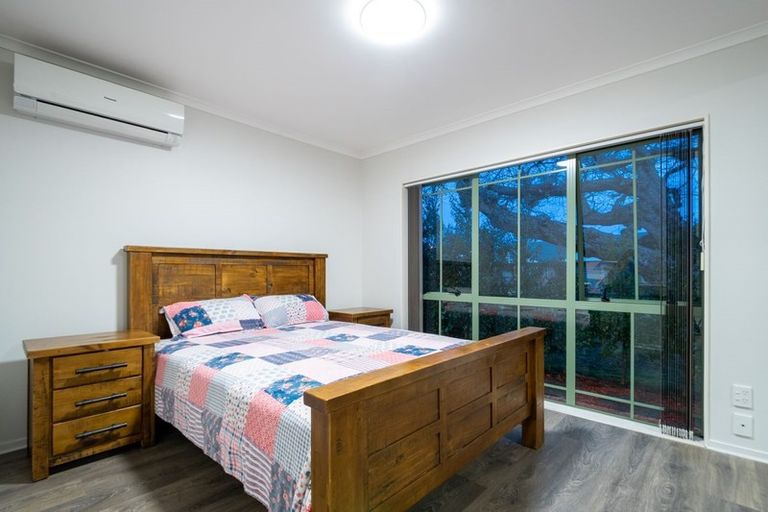 Photo of property in 8 Craiburn Street, Ranui, Auckland, 0612