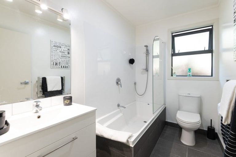 Photo of property in 42 Kenepuru Drive, Tawa, Wellington, 5028