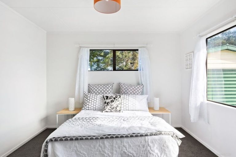 Photo of property in 22 Seaward Place, Wattle Downs, Auckland, 2103