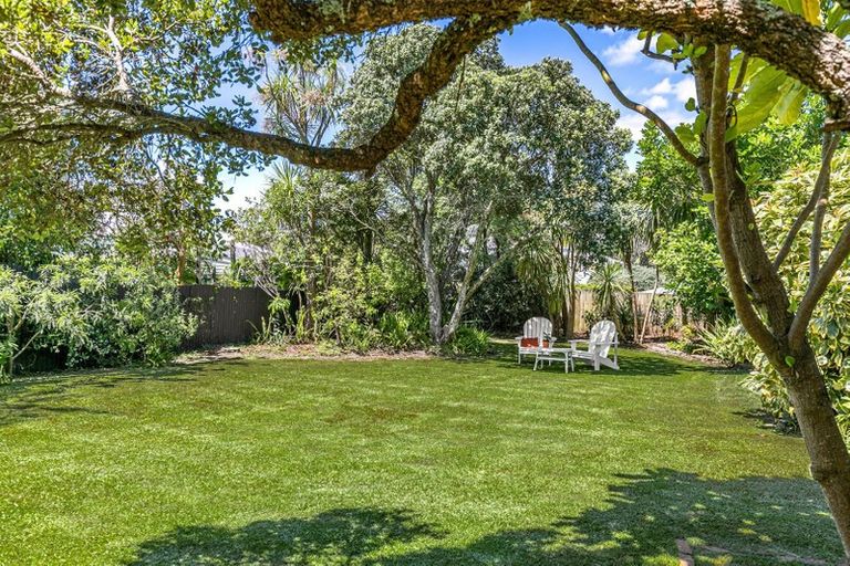 Photo of property in 4 William Bond Street, Stanley Point, Auckland, 0624