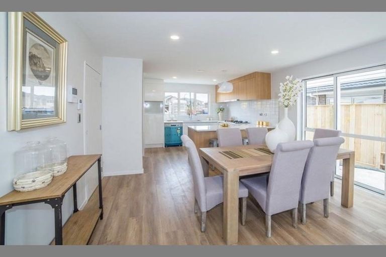 Photo of property in 30 Pikao Place, East Tamaki, Auckland, 2016