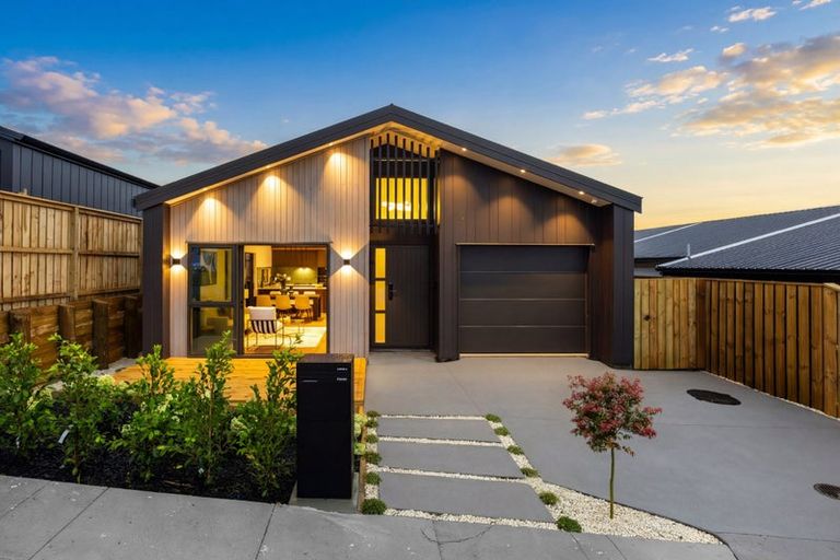 Photo of property in 82 Huanui Drive, Wainui, 0992