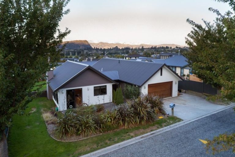 Photo of property in 11 Mcfarlane Terrace, Wanaka, 9305