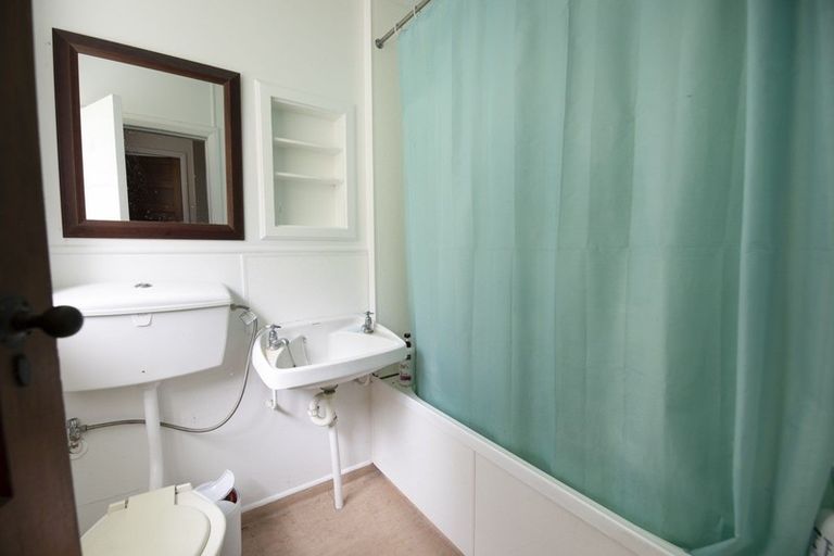 Photo of property in 47-47a Milton Road, Bluff Hill, Napier, 4110