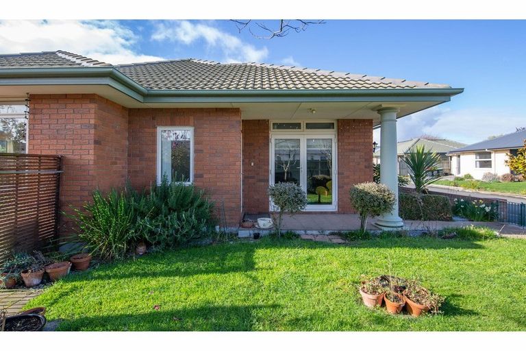 Photo of property in 2 Cherrytree Lane, Spreydon, Christchurch, 8024