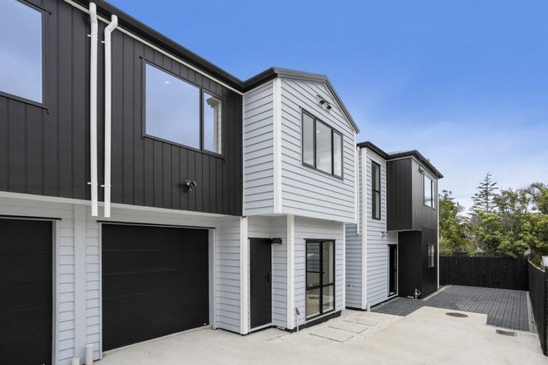 Photo of property in 21b Pipitea Place, Massey, Auckland, 0614