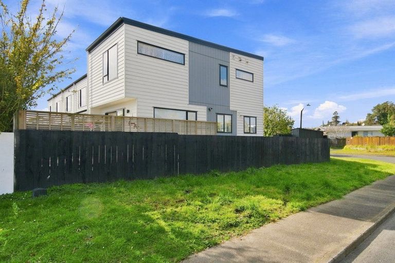 Photo of property in 18a Larissa Avenue, Henderson, Auckland, 0610
