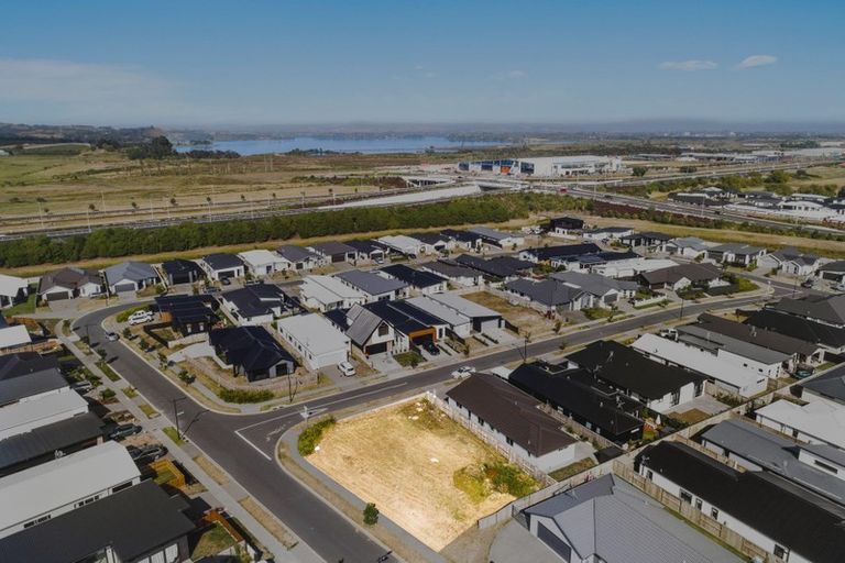 Photo of property in 18 Awatira Drive, Papamoa Beach, Papamoa, 3118