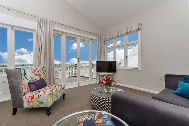 Photo of property in 2/15a Kerr Street, Devonport, Auckland, 0624