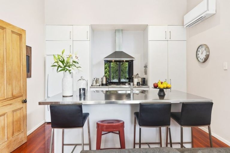 Photo of property in 23 Moana Road, Kelburn, Wellington, 6012