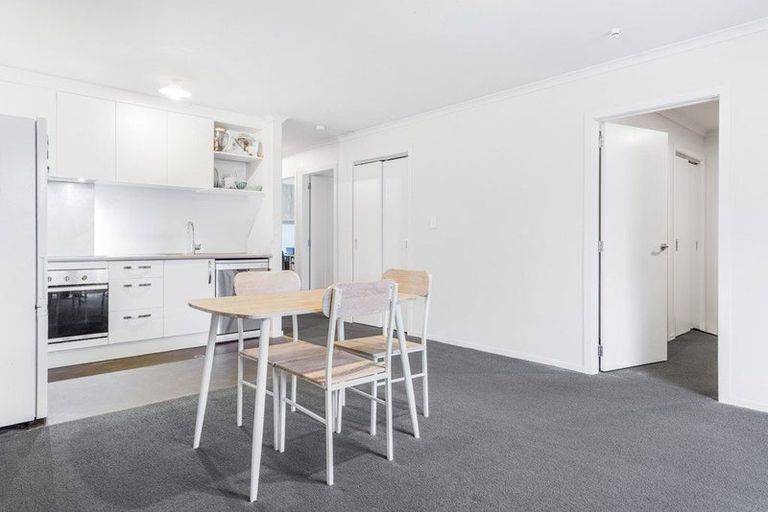 Photo of property in 2/3 June Place, Hamilton East, Hamilton, 3216