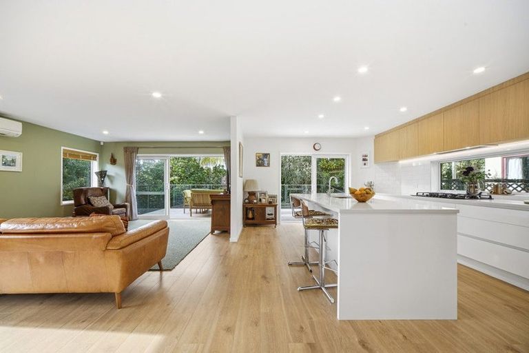 Photo of property in 11a Langana Avenue, Browns Bay, Auckland, 0630
