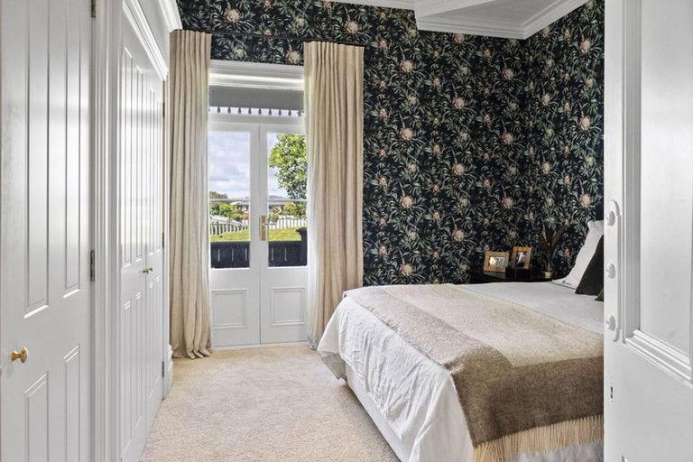 Photo of property in 329 Mangorei Road, Merrilands, New Plymouth, 4312