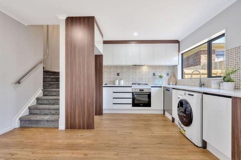 Photo of property in 1/72 Howe Street, Howick, Auckland, 2014