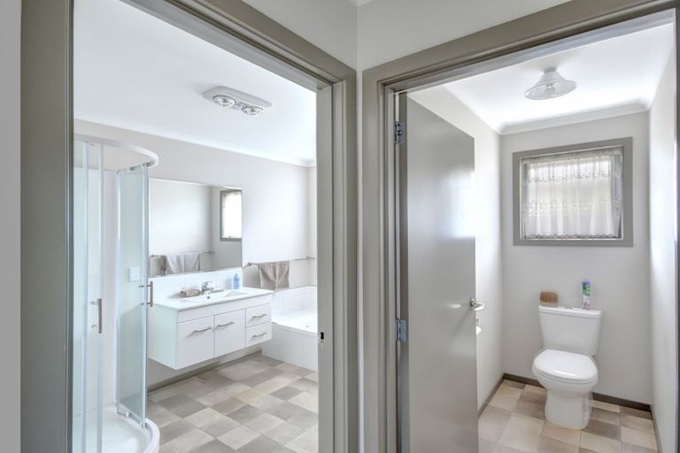 Photo of property in 16 Cross Street, Milton, 9220