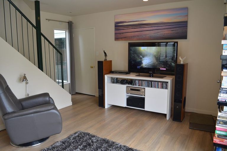 Photo of property in 2/240 Kilmore Street, Christchurch Central, Christchurch, 8011