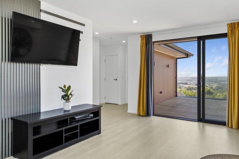 Photo of property in 5 Grandview Lane, Acacia Bay, 3385