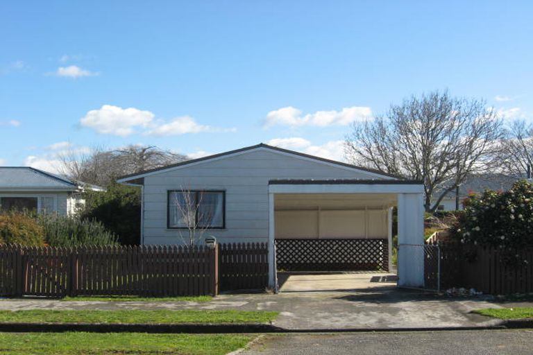 Photo of property in 2 Taylor Street, Carterton, 5713