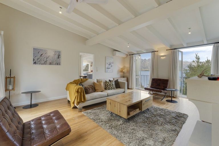 Photo of property in 6 Matau Place, Fernhill, Queenstown, 9300